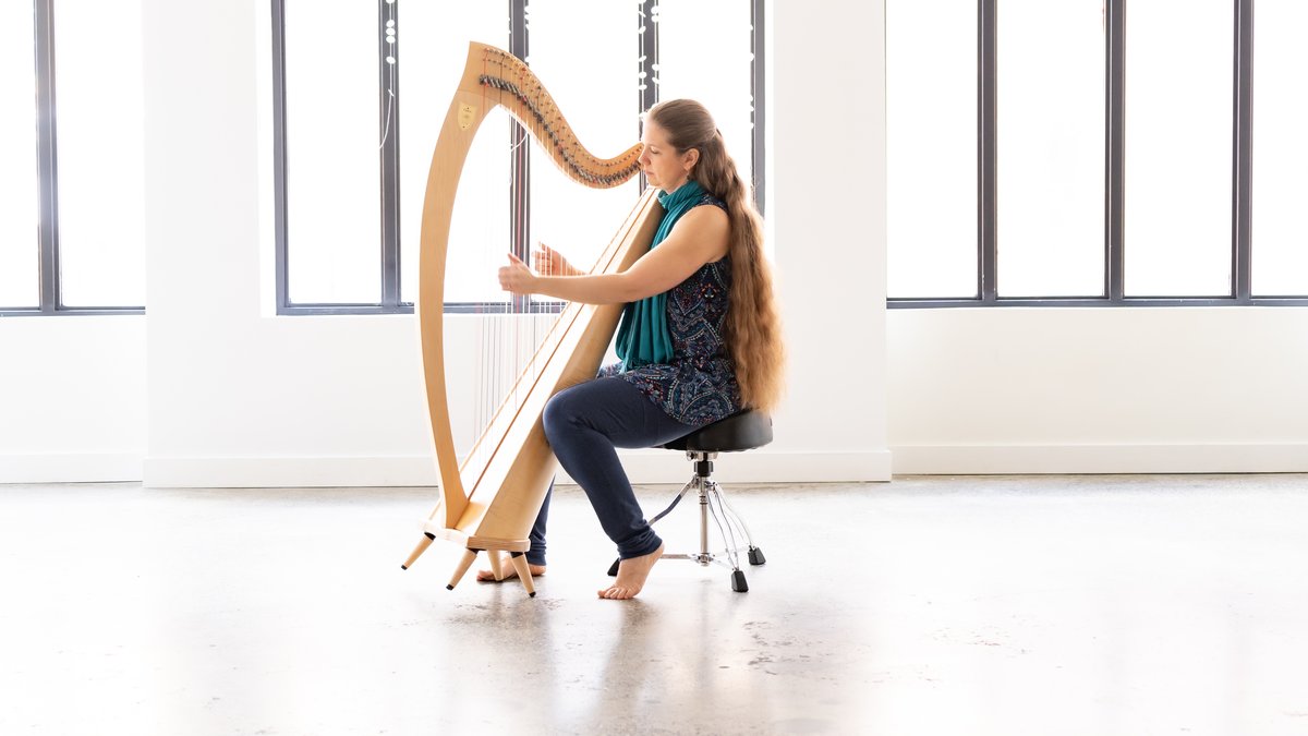 Mariah Mennie with her harp at STRETCH